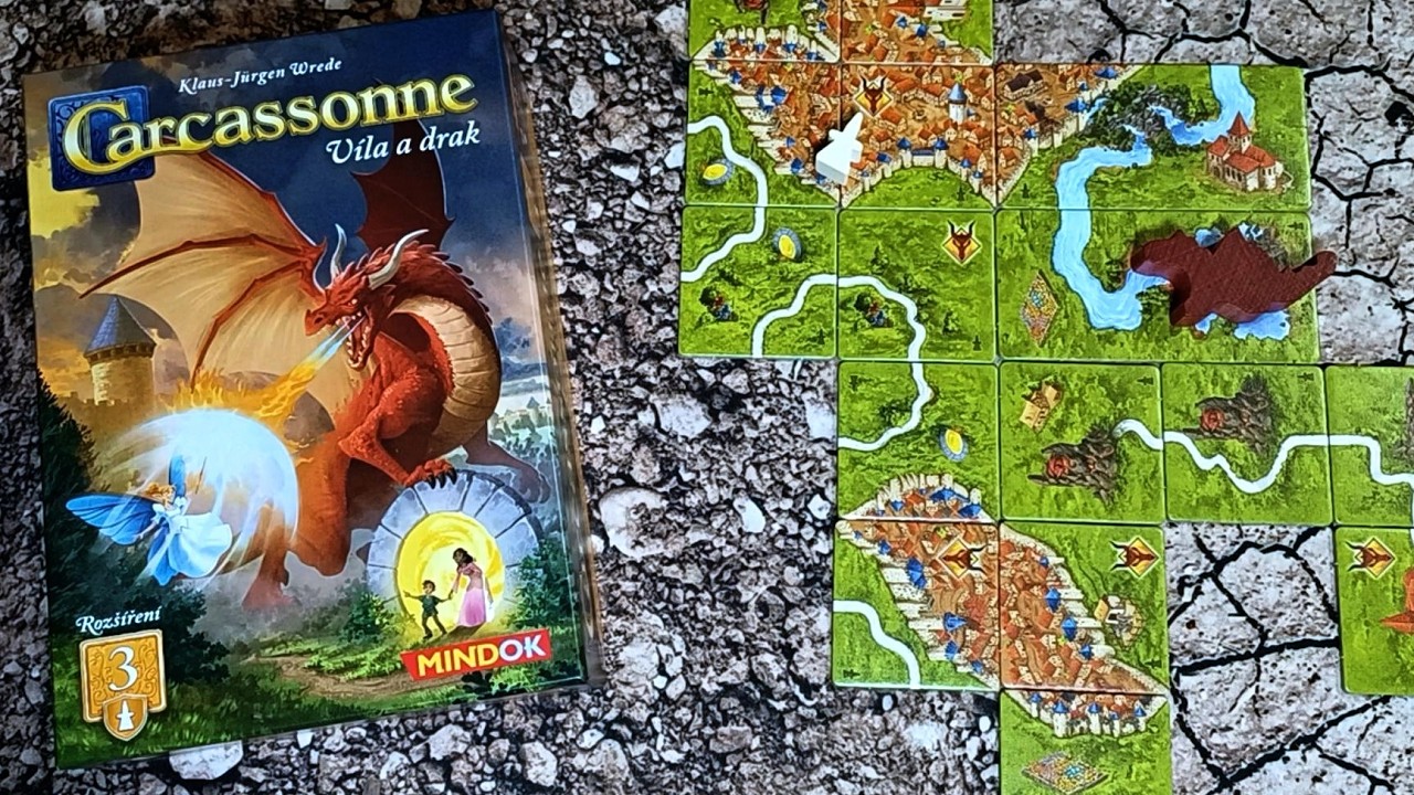 Pod víkem: recenze rozšíření Carcassonne: Víla a drak
