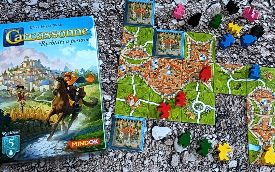 Pod víkem: recenze rozšíření Carcassonne: Rychtáři a poslové
