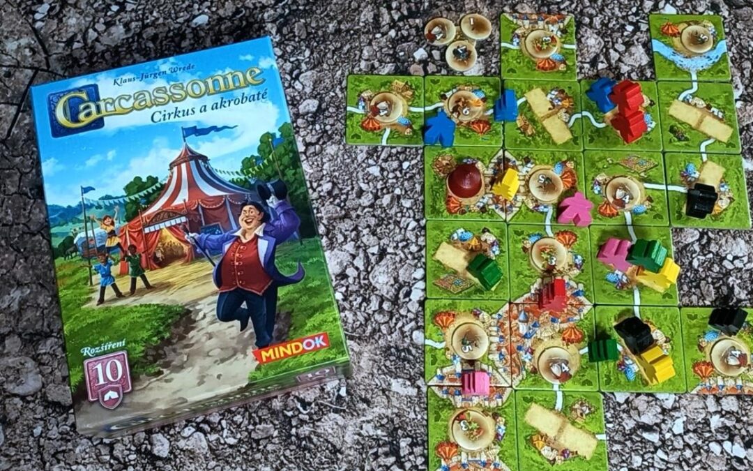 Pod víkem: recenze rozšíření Carcassonne: Cirkus a akrobaté