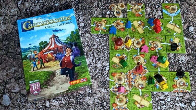 Pod víkem: recenze rozšíření Carcassonne: Cirkus a akrobaté